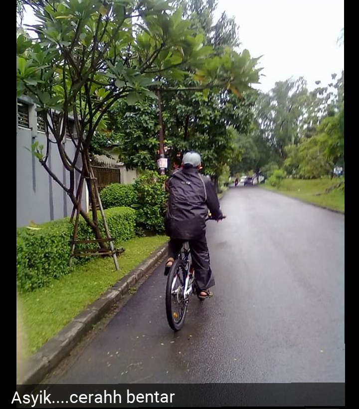Bikin Terharu Netizen Driver Ojol Goes Sepeda Pelanggan yang Kelelahan