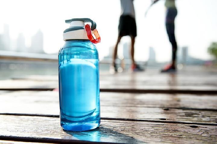 Ini Tips Cuci Botol Minum Agar Tak Jadi Sarang Bakteri