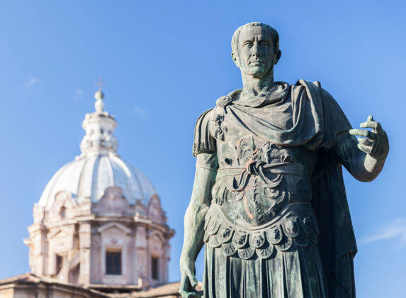 Julius Caesar, Penguasa yang Dituduh Homo Sepanjang Hidupnya