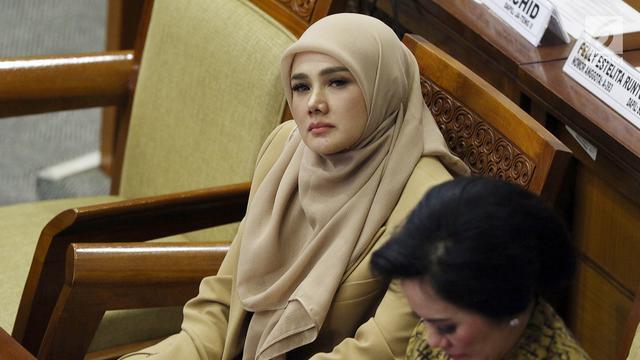 Inilah Deretan Artis Cantik Yang Menjabat Sebagai DPR