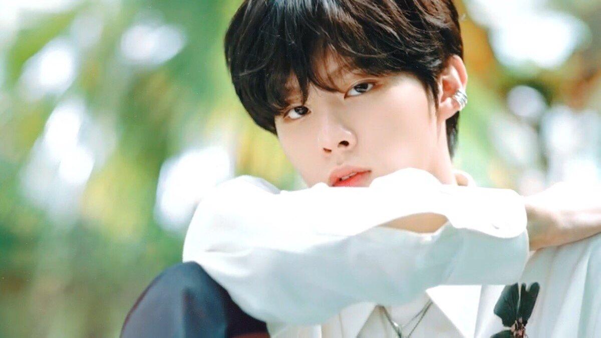 Cerita Kim Wooseok dan Gaji Pertamanya yang Tak Mudah Didapat