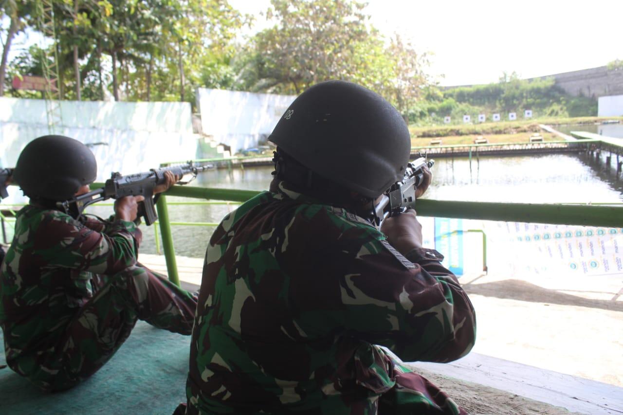 Asah Kemampuan Naluri Tempur, Prajurit Lanal Banyuwangi Gelar Latihan Menembak