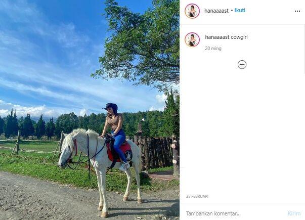 Selain Menembak, Hana Hanifah Ternyata Juga Jago Berkuda