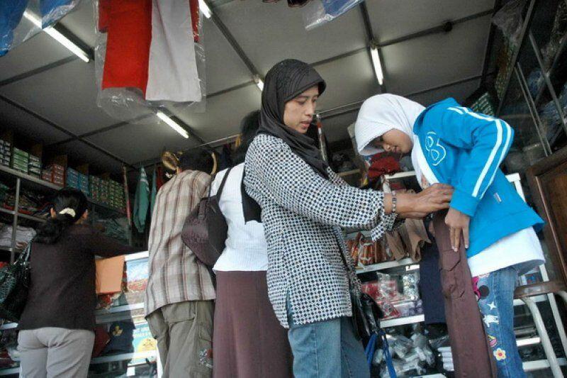 Disdik Yogyakarta Larang Sekolah Mewajibkan Siswa Beli Seragam