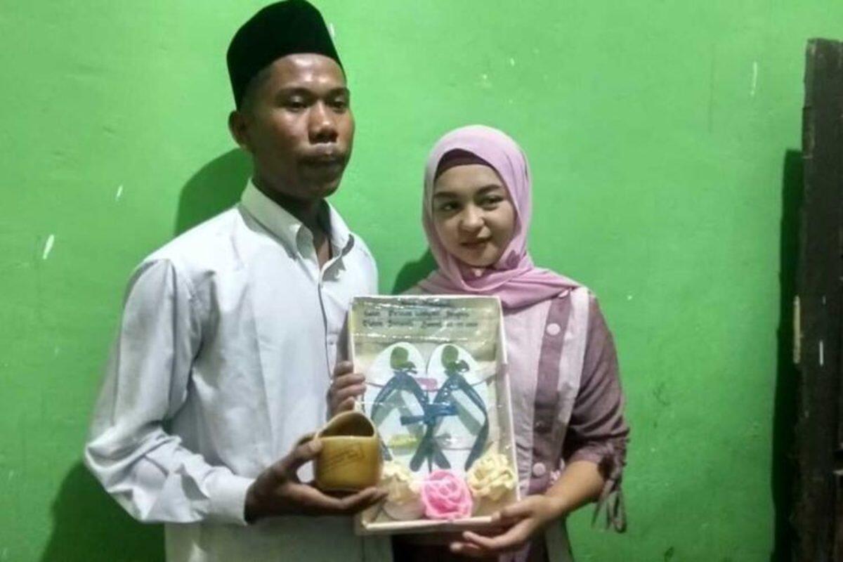 Antara Gimmick Dan Sendal Jepit Seharga 10 Ribu Rupiah