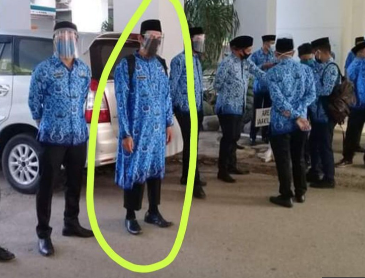 Viral Potret PNS Pakai Baju Korpri Gaya Gamis, Ini Aturan Seragam yang Benar