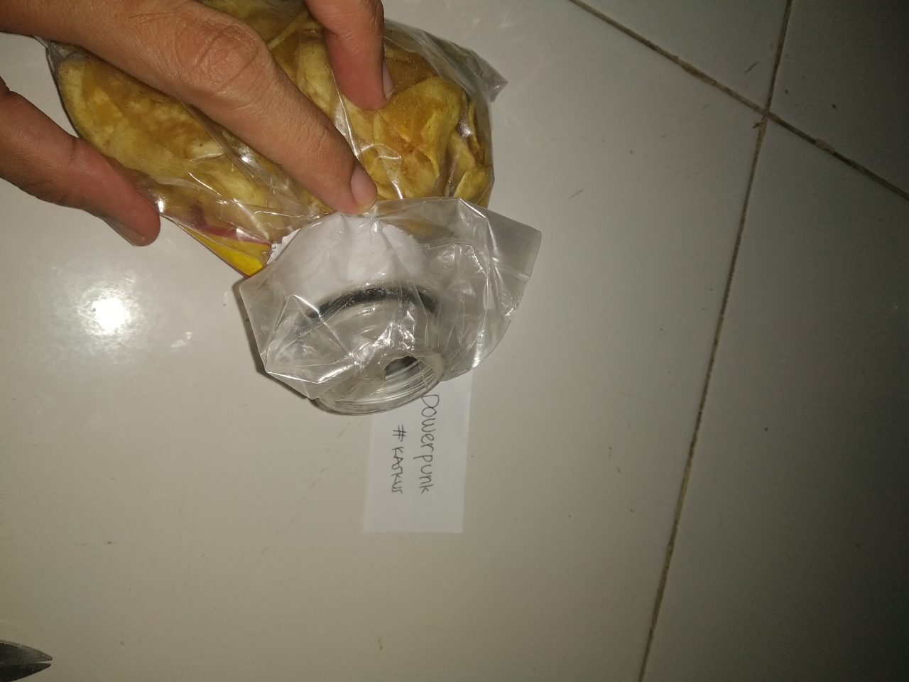 (DIY Life Hack)Cara Mengunci Bungkus Makanan Dengan Botol Bekas