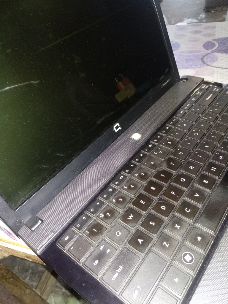 Lifehack! Bersihkan Keyboard Laptop Dengan Benda Kecil Ini
