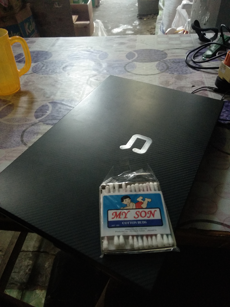 Lifehack! Bersihkan Keyboard Laptop Dengan Benda Kecil Ini