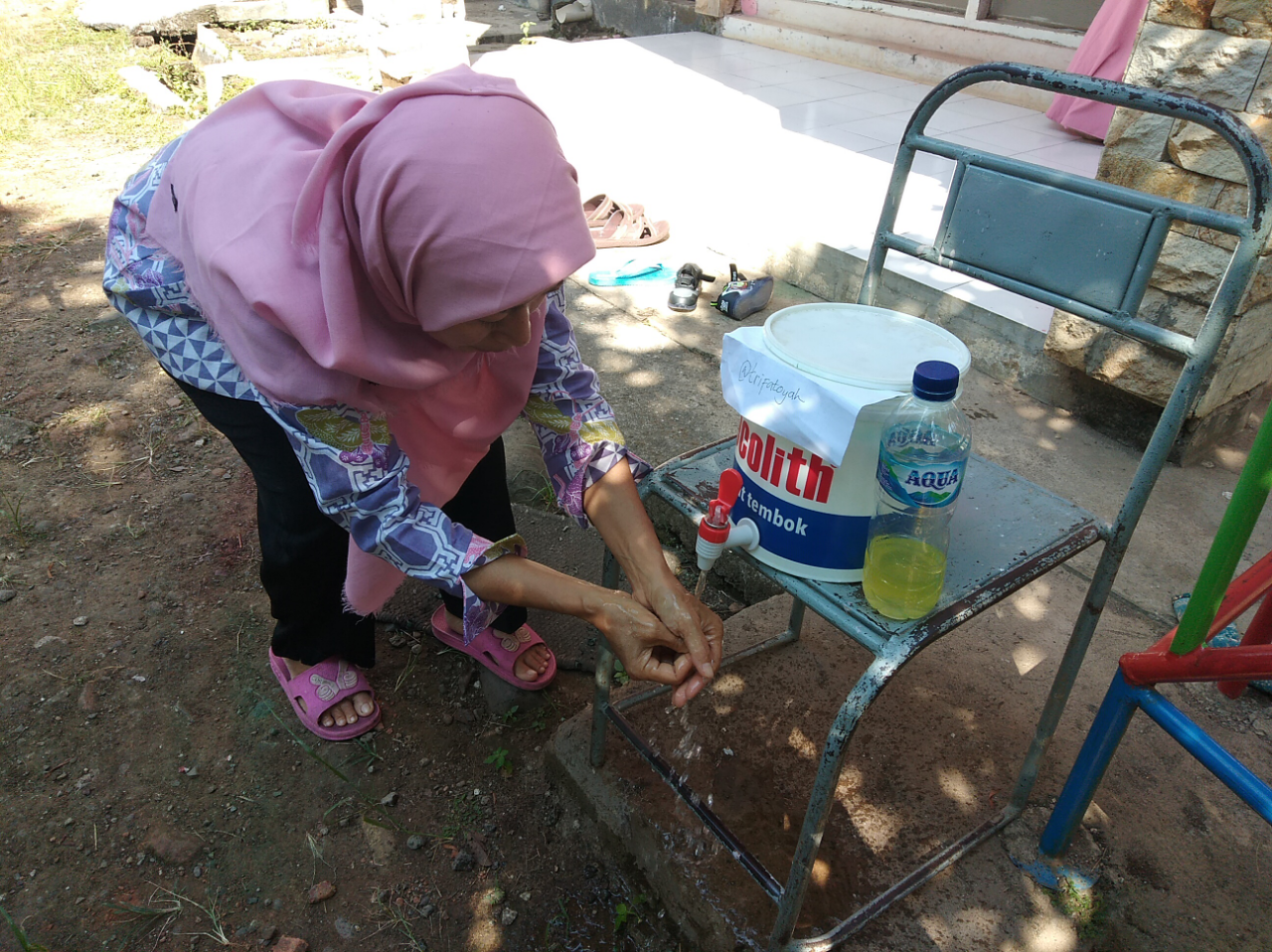 Tempat Cuci Tangan Cegah Corona, dari Bekas Kaleng Cat, Mudah Cara Membuatnya Gan!