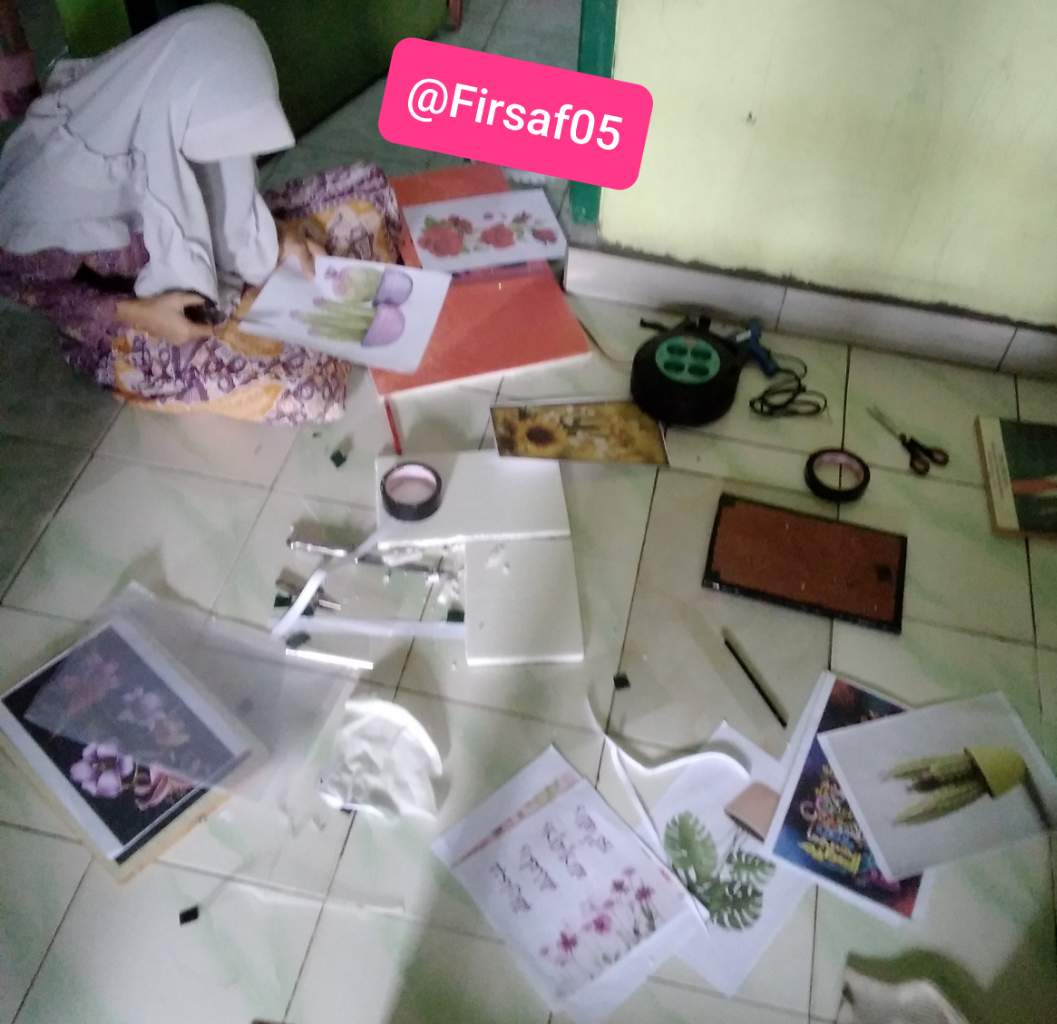 DIY: Hiasan Dinding Murah Meriah Terlihat Mewah Ala Firsaf