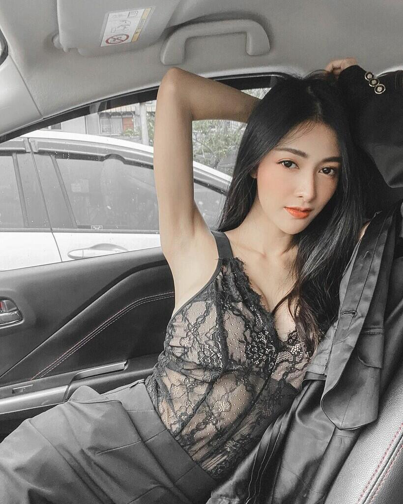 Ditanya Sedang Apa di Dalam Avanza Bergoyang, Pasangan Ini Banyak Alasan