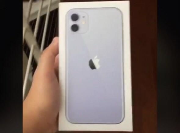 Viral Remaja Kasih Kado iPhone 11 untuk ART, Alasan di Baliknya Bikin Haru