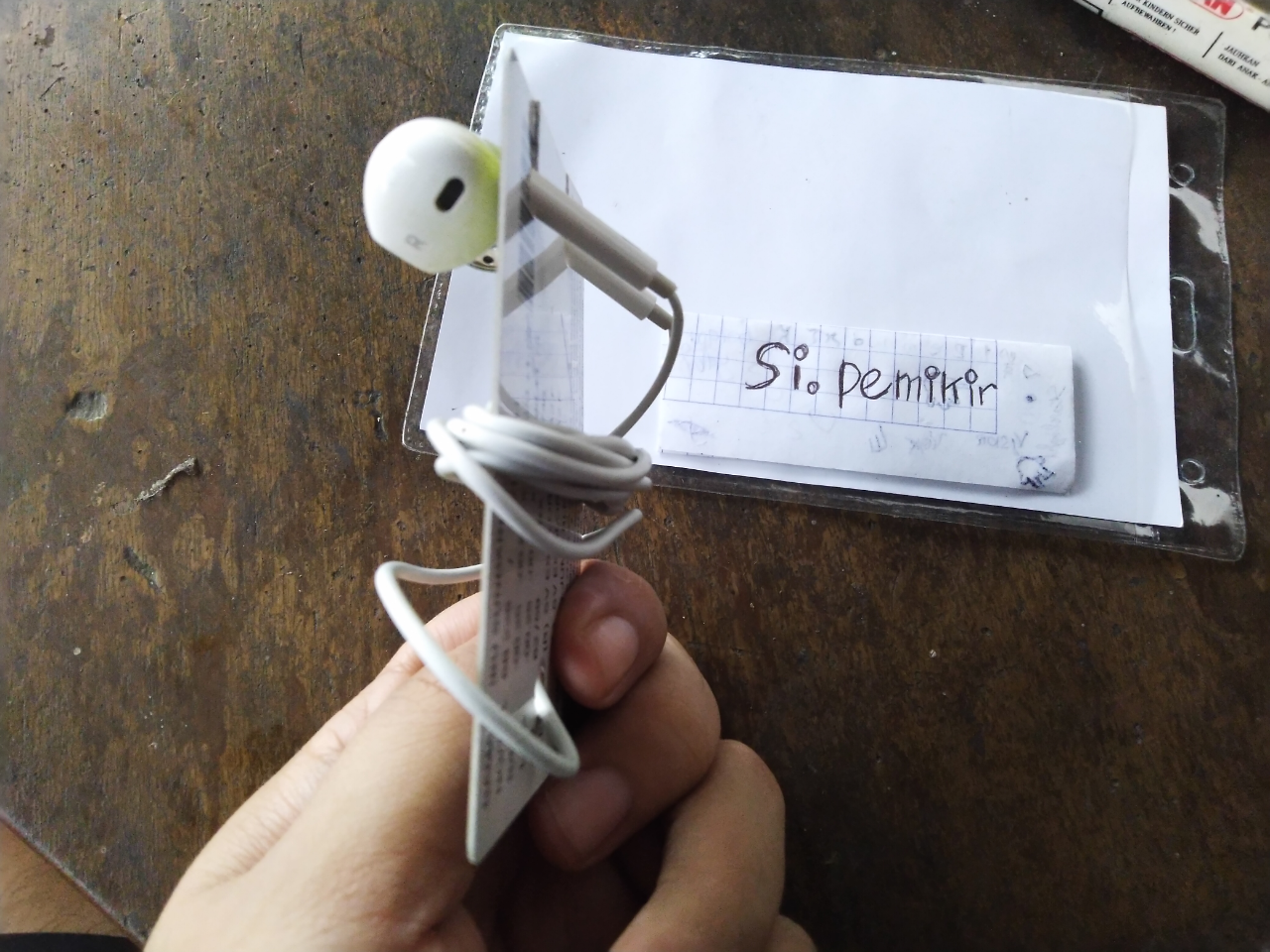 DIY Buat Kalian Yang Suka Ribet Sama Kabel Earphone, Ini Solusi Dari Gw!