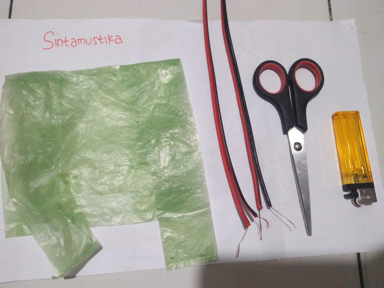 Sambung Kabel Tak Ada Isolasi? Tenang Gan! Kantong Kresek Jadi Solusi