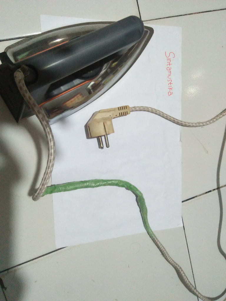 Sambung Kabel Tak Ada Isolasi? Tenang Gan! Kantong Kresek Jadi Solusi