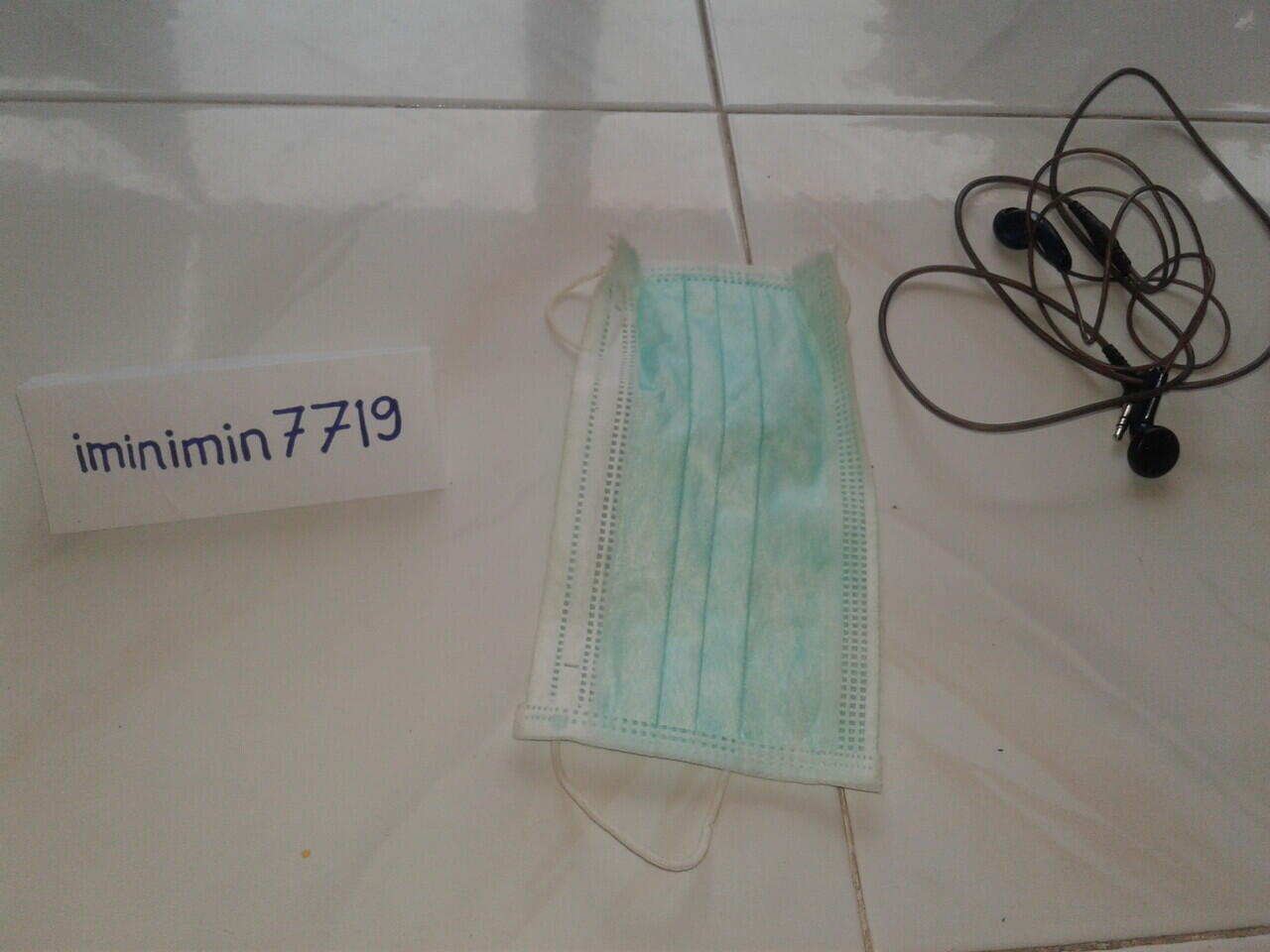 Life Hack: Pengikat Kabel Headset Menggunakan Kawat Hidung Masker