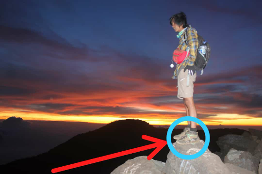 Naik Gunung Tapi Sendal Putus Dijalan? Eits Jangan Di Buang Gan, Tali Rafia Solusinya
