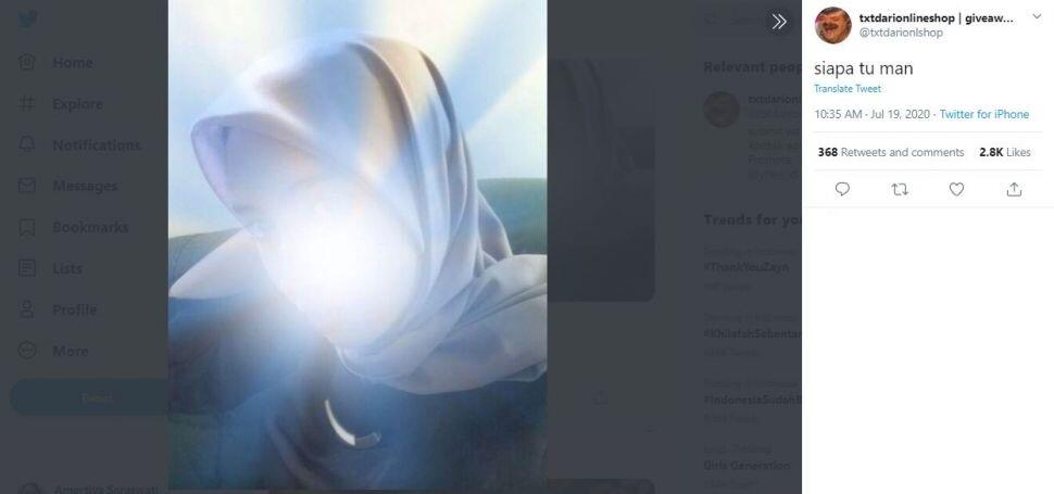 Wajah Glowing Usai Beli Kerudung Online, Warganet: Kayak Sensor Wajah Nabi