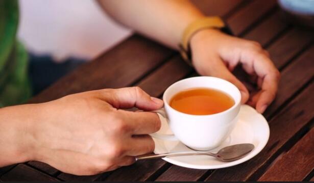 Mau Bikin Teh Seduh Tak Ada Saringan? Manfaatin Benda Berikut Jadi Saringan Teh