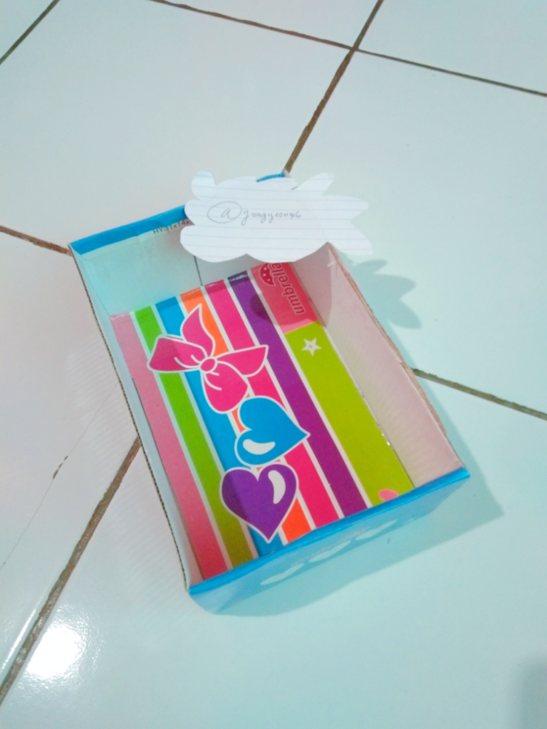 Hai, Sista! Kepoin Cara Bikin Tempat Make Up Berbahan Dasar Kotak Bekas, yuk!