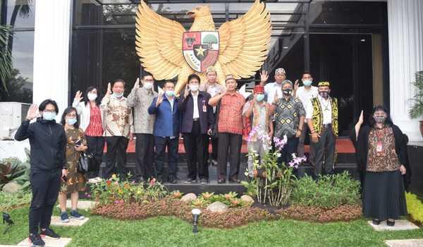 Datangi Istana, Masyarakat Dayak Dukung RUU PIP
