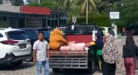 Tragis! Usai Melahirkan Seorang Ibu Meninggal di Atas Mobil Bak Terbuka