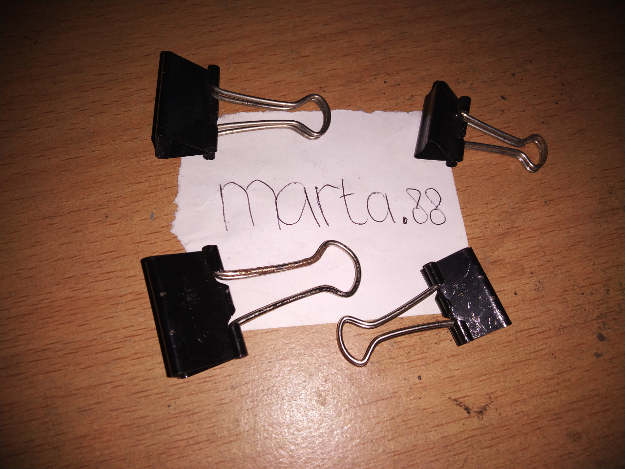 DIY Lifehack Cara Jadikan Penjepit Kertas Sebagai Penyanggah Kabel