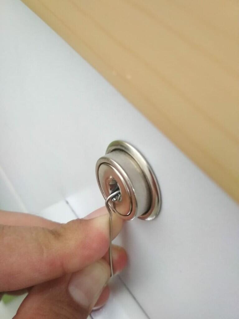 Kunci Hilang? Buka aja Pake Paper Clip. Cukup 5 Detik Doang!