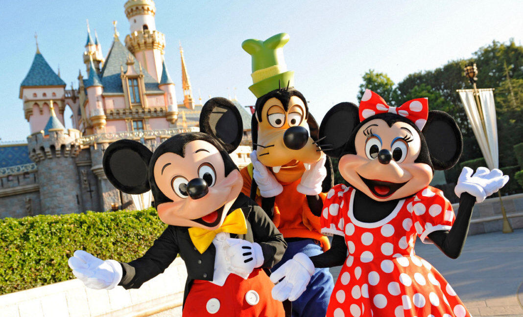 5 Alasan Kenapa Kamu Wajib ke Disneyland!