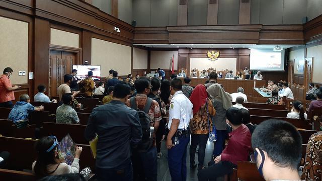 Pengkhianatan 'Wakil Rakyat' Demi Uang Komisi