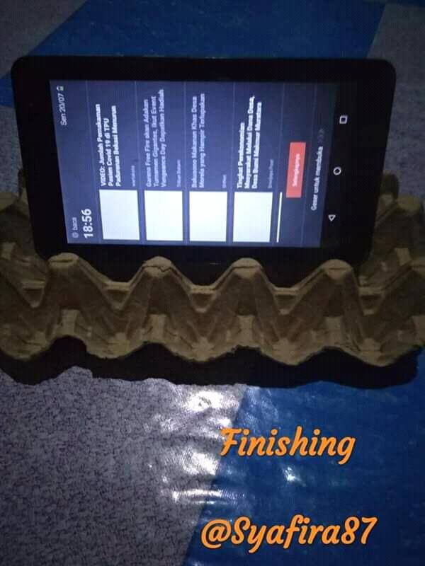 Life Hack, Cara Termudah Membuat Penyangga Handphone dari Kertas Telur ala @Syafira87