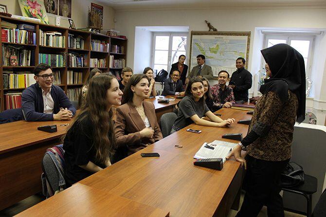 Siapa Tak Bangga? Ternyata Bahasa Indonesia Dipelajari di Negara - Negara Eropa Ini