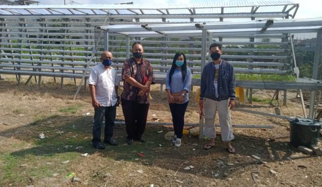 &#91;COC&#93; Bertahan Saat COVID-19, Mahasiswa Ajarkan Warga Bikin Hidroponik di Cipondoh