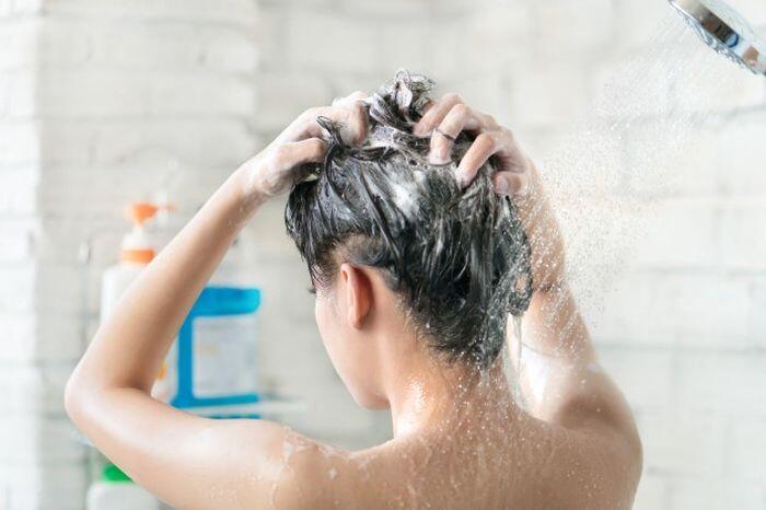 Mencampur Garam Di Shampoo Untuk Keramas, Apa Manfaatnya? 