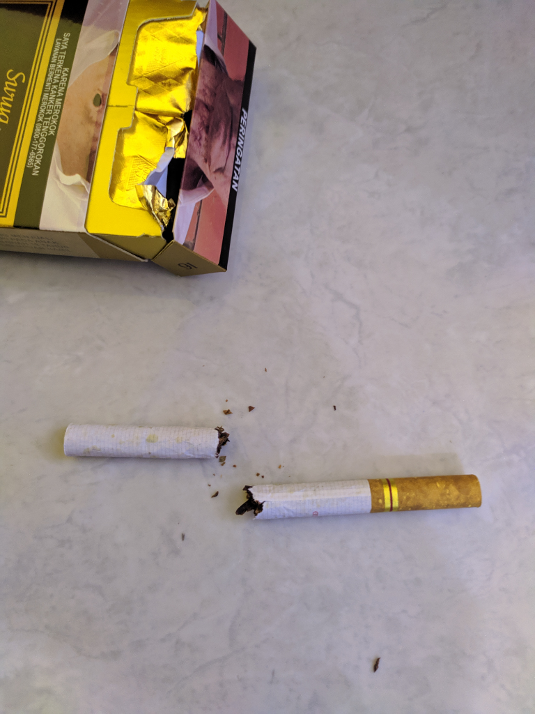 Rokok Tinggal Sebatang Malah Patah, Jangan Dibuang Dulu. Sambung Aja!! 