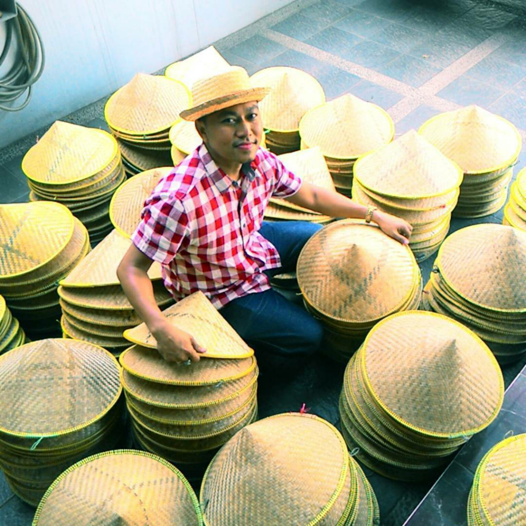  Kerajinan  Topi  Bambu Khas Tangerang Ini Populer di 