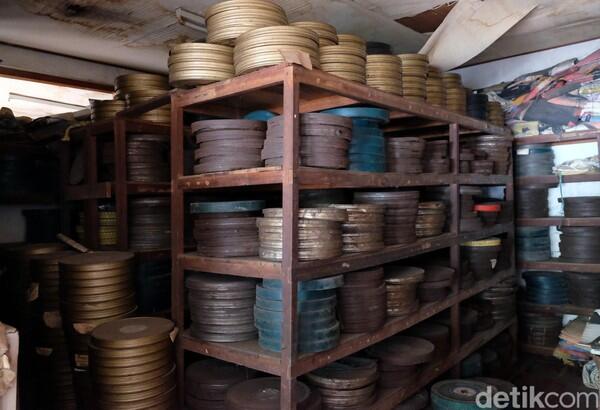 &#91;Coc Reg. Karawang&#93; Karawang Theatre Tinggal Kenangan Tersisih Akibat Kemajuan Zaman