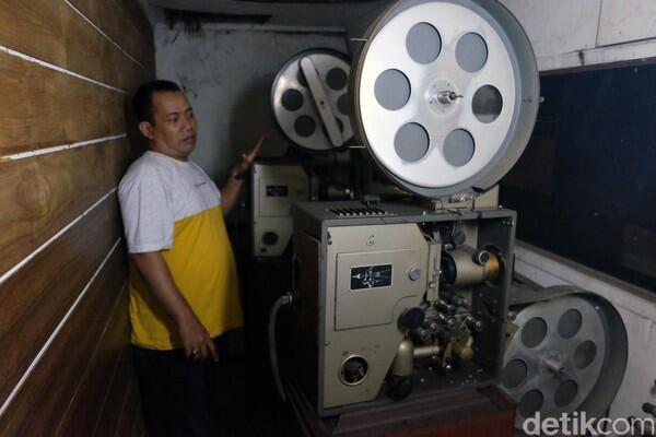 &#91;Coc Reg. Karawang&#93; Karawang Theatre Tinggal Kenangan Tersisih Akibat Kemajuan Zaman