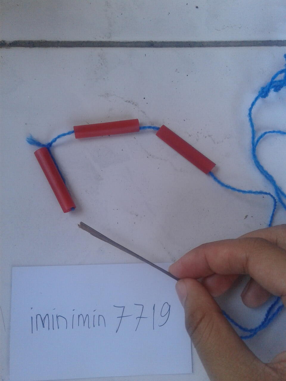 DIY Ramah Lingkungan, Daur Ulang Sedotan Bekas Menjadi Taplak Meja Warna-Warni