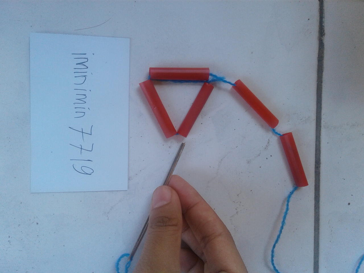DIY Ramah Lingkungan, Daur Ulang Sedotan Bekas Menjadi Taplak Meja Warna-Warni