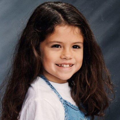 Ultah Ke-28, Tengok Yuk Deretan Potret Masa Kecil Selena Gomez yang Bikin Gemas