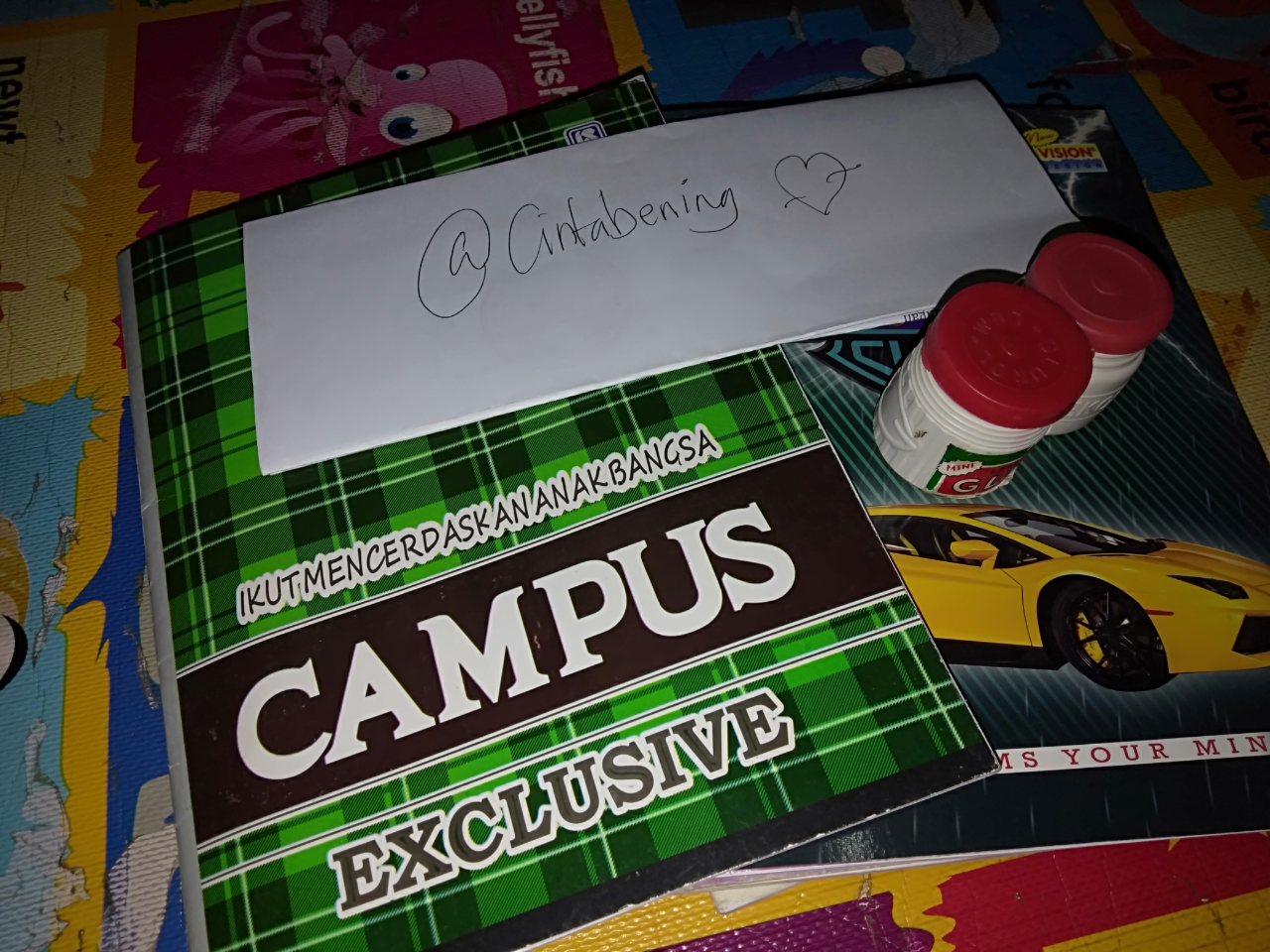 Jangan Buang Bekas Kalender, Bisa Dimanfaatkan Untuk Sampul Buku Lho Gan!