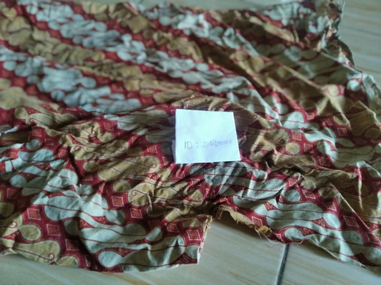 Ide Mengubah Kain Jarik Bekas Jadi Sarung Tangan Khusus Memasak Ini Patut Dicoba, Loh