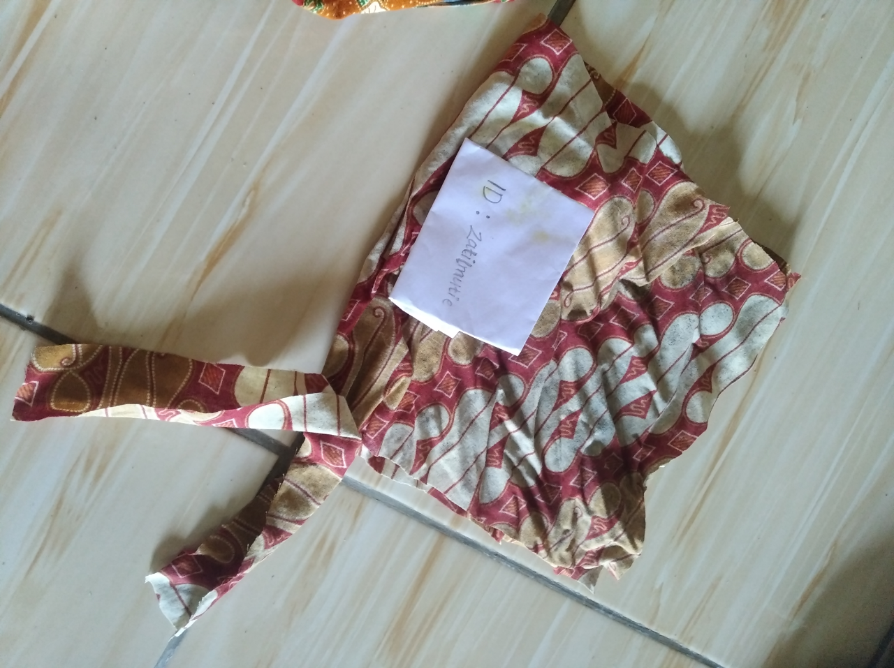 Ide Mengubah Kain Jarik Bekas Jadi Sarung Tangan Khusus Memasak Ini Patut Dicoba, Loh