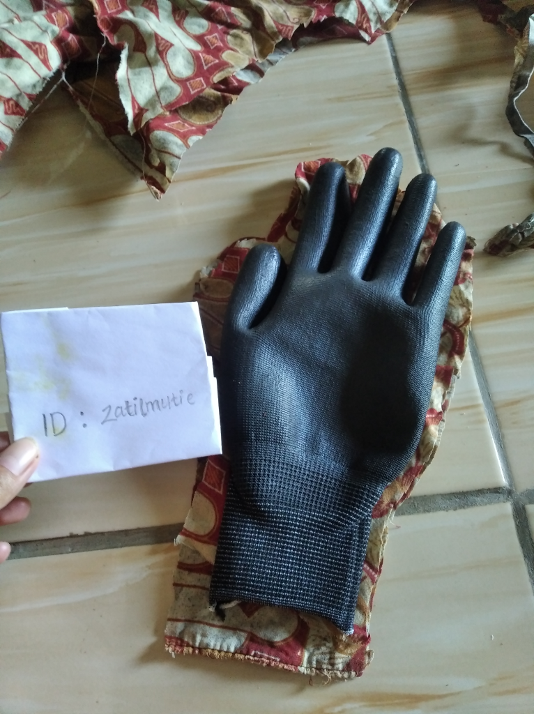 Ide Mengubah Kain Jarik Bekas Jadi Sarung Tangan Khusus Memasak Ini Patut Dicoba, Loh