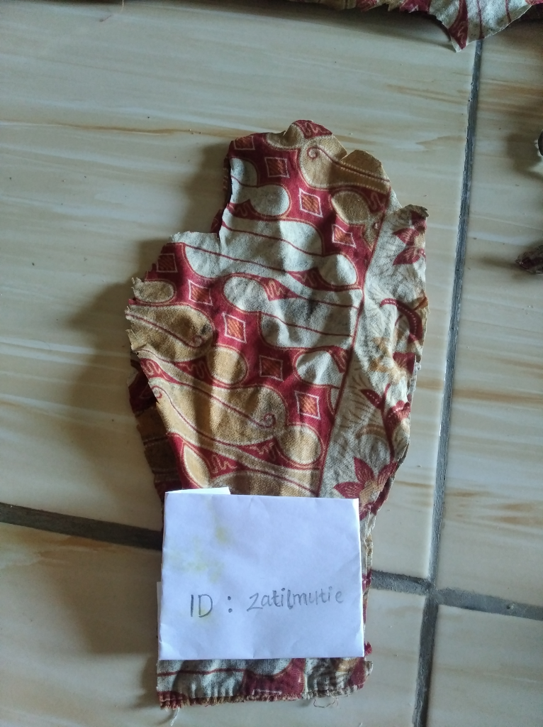 Ide Mengubah Kain Jarik Bekas Jadi Sarung Tangan Khusus Memasak Ini Patut Dicoba, Loh