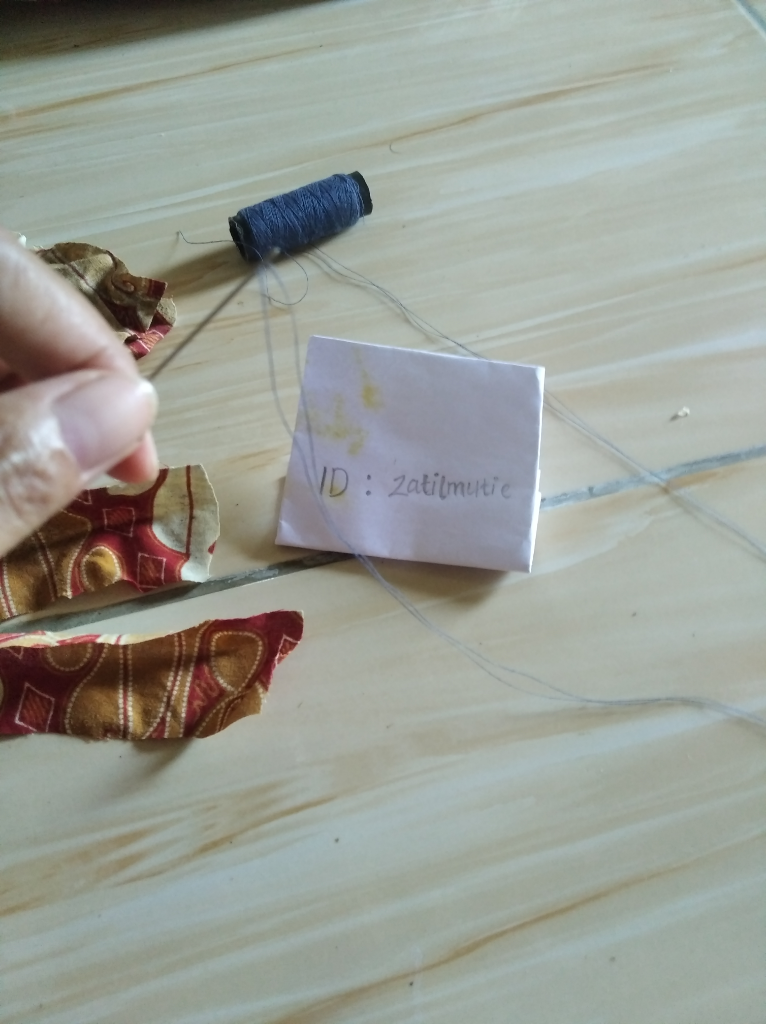 Ide Mengubah Kain Jarik Bekas Jadi Sarung Tangan Khusus Memasak Ini Patut Dicoba, Loh