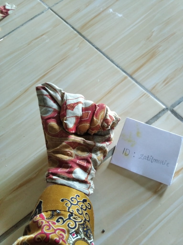 Ide Mengubah Kain Jarik Bekas Jadi Sarung Tangan Khusus Memasak Ini Patut Dicoba, Loh
