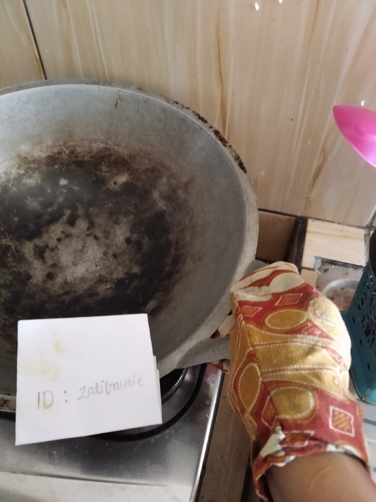 Ide Mengubah Kain Jarik Bekas Jadi Sarung Tangan Khusus Memasak Ini Patut Dicoba, Loh